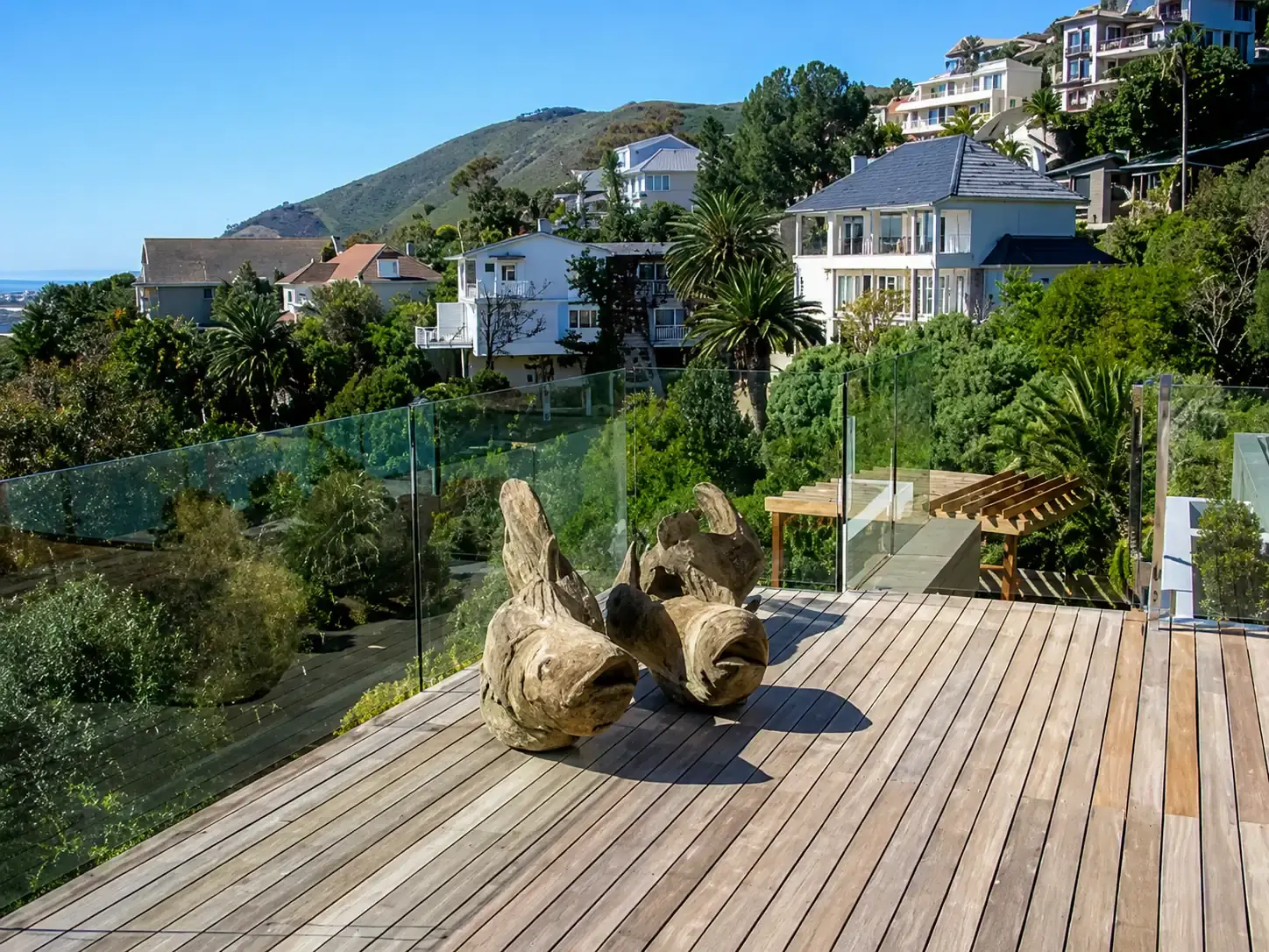Why Frameless Glass Balustrades Need Specialist Installation Near the Ocean